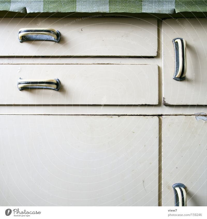 Küchenschrank Schrank Möbel Griff Holzbrett Schublade Tür retro einfach rustikal Ordnung Knöpfe Haushalt