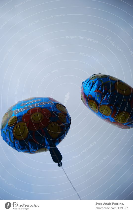 Gute Besserung Luftballon Himmel dunkel Smiley fliegen Blume 2 unbearbeitet Wohlgefühl Schwäche Luftverkehr