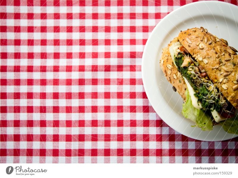 vegetarisches kraftpaket Baguette belegt Brötchen Vollkorn Gesundheit Leitersprosse Käse Tomate Pause Frühstück Vesper Vegetarische Ernährung Gastronomie Salat
