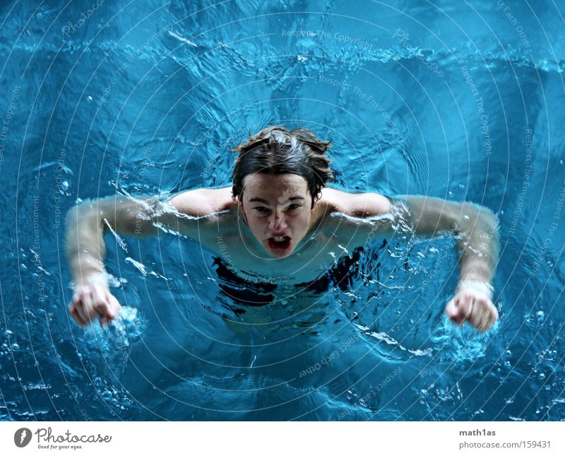 Wasserdämon blau böse Schwimmbad grau türkis Wellen Wut Ärger Teufel Muskulatur Kopf