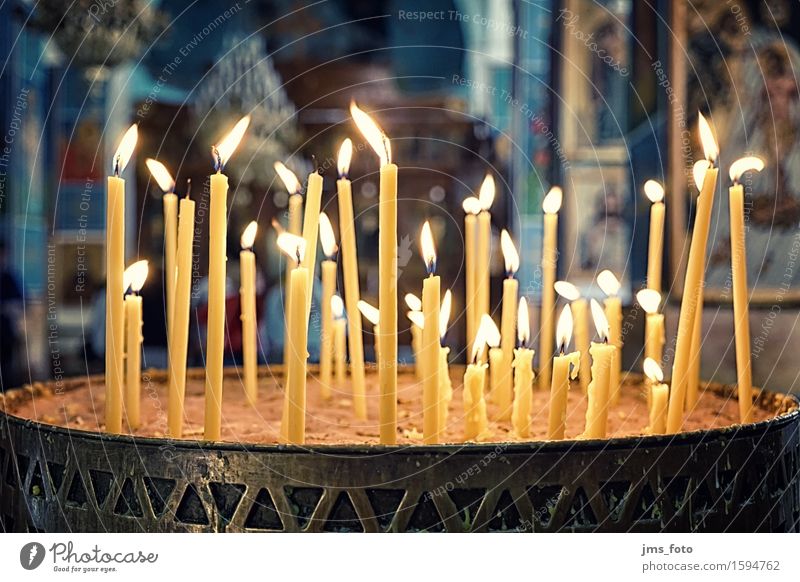 Kerzen Kirche Glaube Religion & Glaube Vertrauen Jordanien Orthodoxie Farbfoto Innenaufnahme Detailaufnahme Licht Zentralperspektive