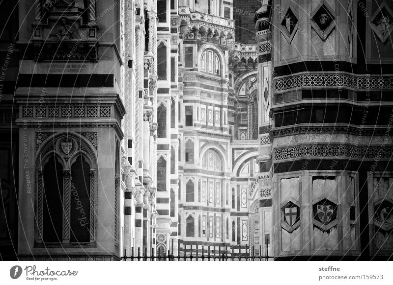 Tunnelblick Religion & Glaube Kirche Katholizismus Dom Florenz Italien Fassade Marmor schwarz weiß tief Tiefenschärfe Wahrzeichen Gotteshäuser historisch