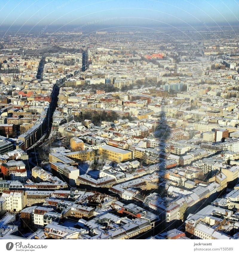 sei ein fernseher Sightseeing Winter Frost Berlin-Mitte Hauptstadt Stadtzentrum Sehenswürdigkeit Wahrzeichen Berliner Fernsehturm kalt Horizont Ferne