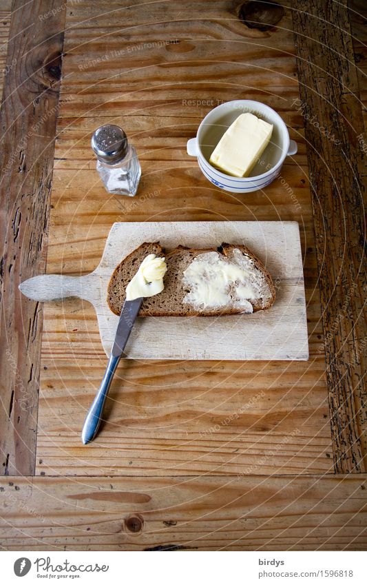 Brot Butter und Salz - Gott erhalts Salzstreuer Ernährung Frühstück Abendessen Fingerfood Messer Schneidebrett Frühstückstisch Häusliches Leben Tisch Essen
