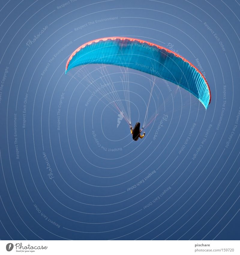 ich kann fliiiiiiiiegen! Spielen Freiheit Sport Luftverkehr Himmel Wind Wärme fliegen blau Gleitschirmfliegen gleiten Schweben Schwerelosigkeit Schirm