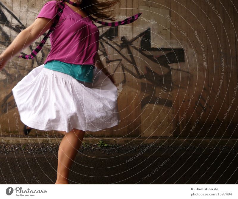 kopfloser drehwurm Mensch feminin Junge Frau Jugendliche 1 18-30 Jahre Erwachsene Tunnel Bewegung drehen Tanzen Coolness sportlich rosa Freude Glück
