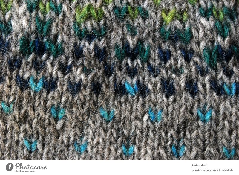 bunt gestrickt Mode Pullover Wolle trendy schön stricken islandwolle Muster Handarbeit rustikal grau blau grün Wärme mehrfarbig Detailaufnahme Farbfoto