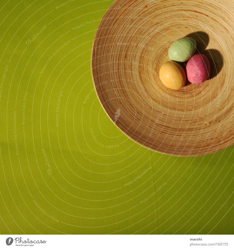 Ostereiersuche im Quadrat Ostern Ei Feste & Feiern Suche finden mehrfarbig festlich Frühling Freude rosa gelb grün egg easter Schalen & Schüsseln