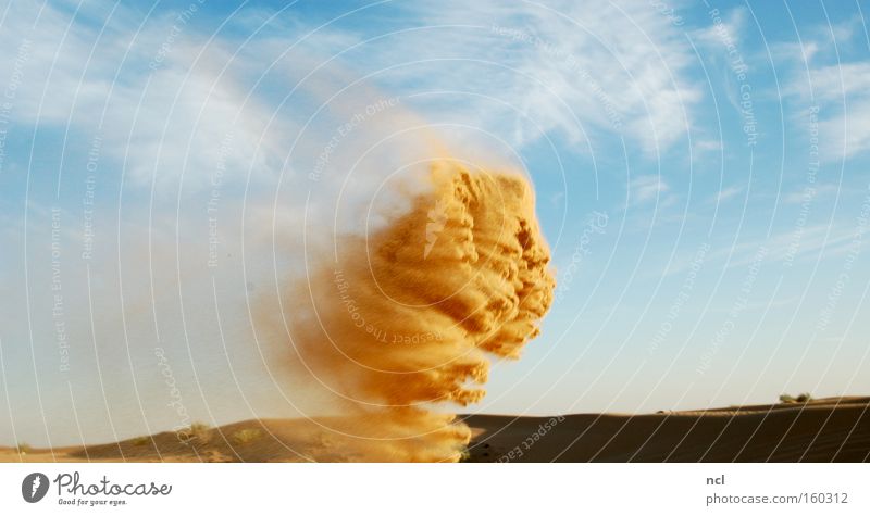 Sandgewirbel Himmel Monster Sturm wehen Wind Verwirbelung seicht verfallen produzieren Formation Wüste heiß Asien Erde auflösen formieren Strukturen & Formen