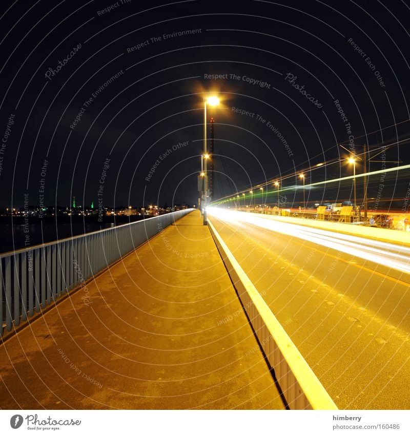 flucht nach vorne Verkehr Geschwindigkeit Straße Güterverkehr & Logistik Beleuchtung Licht Autobahn Rennsport Motorsport Straßenbeleuchtung Stadt fahren