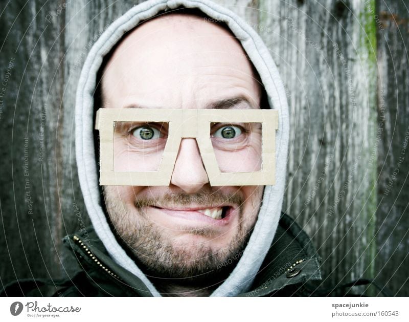 New glasses Brille Porträt Mann Spießer Gesicht Blick Freak skurril Humor lustig Optiker Freude