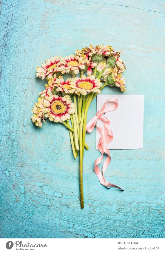 Blumenstrauß und weiße leere Karte mit Schleife elegant Stil Häusliches Leben Dekoration & Verzierung Tisch Feste & Feiern Valentinstag Muttertag Geburtstag