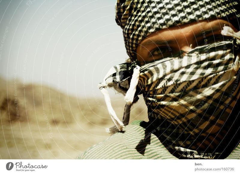 Sinai Porträt Schal Wüste Sinai-Berg Staub Mundschutz vermummen vermummt verpackt Gesicht Auge Islam Naher und Mittlerer Osten Kultur Afrika Scarf Palestina