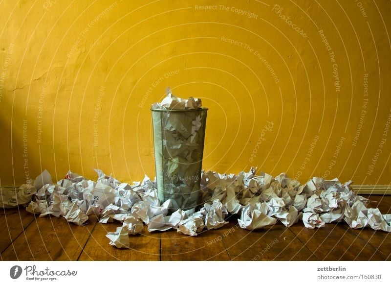 Papierkorb -1200 Papiermüll Müll Müllverwertung planen Fehler Brainstorming Kreativität Knäuel Papierstapel schreiben Vergänglichkeit papierrest Idee zerknüllen