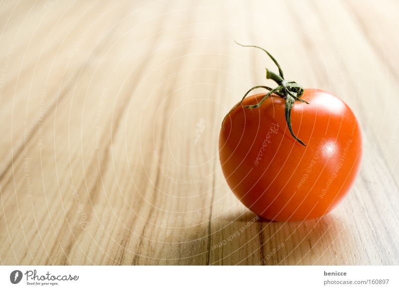 Tomato Tomate rot Gemüse Gesundheit Ernährung Holzplatte Textfreiraum Lebensmittel