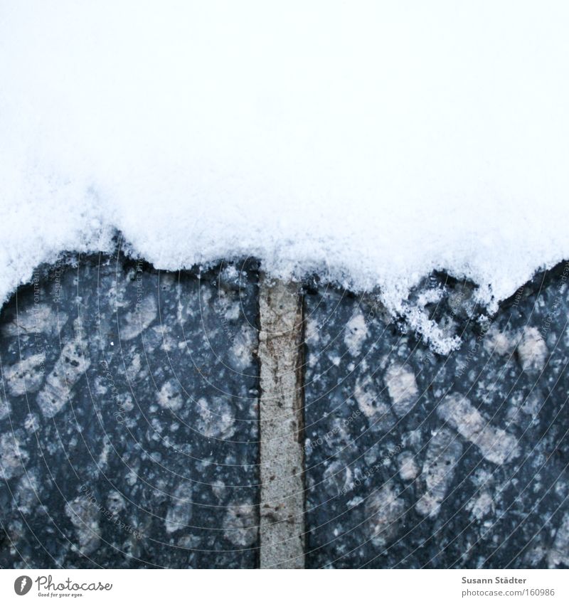 Schneefallgrenze nass Stein Am Rand Chemnitz frieren Winter kalt Maserung Schilder & Markierungen Eis Glätte Rutsche rutschen Wetter vorhersagen oben unten