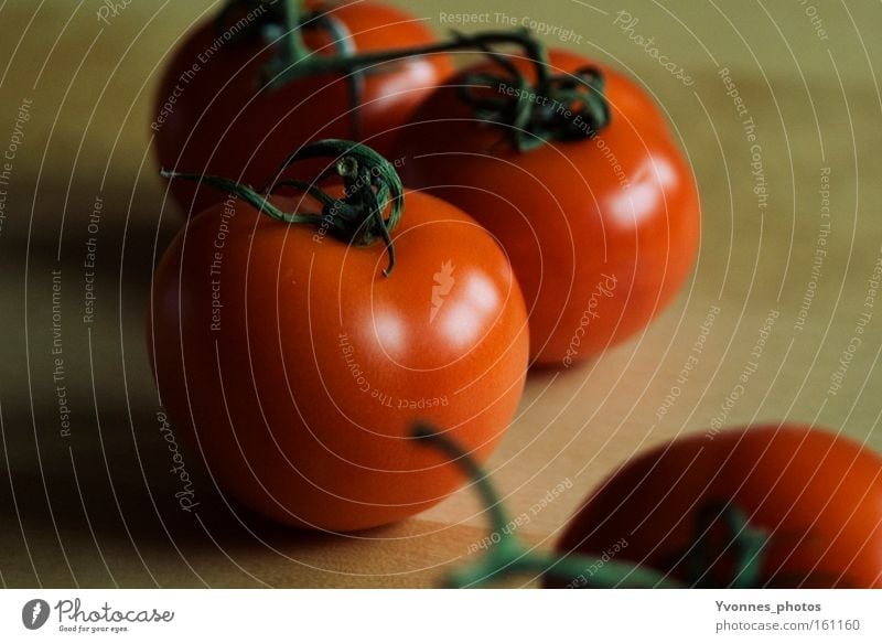 Tomato italiano Tomate Gemüse Gesundheit Ernährung rot Italien Sommer frisch Lebensmittel Küche Vegetarische Ernährung Holz Holzbrett Schneidebrett