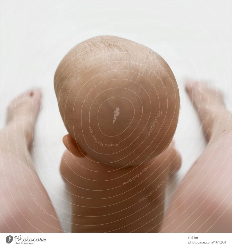 Akrobatik Baby Kopf Beine Haut Haare & Frisuren blond Geburt Geborgenheit Turnen Familie & Verwandtschaft Vertrauen Neugier Kind Spielen Kleinkind