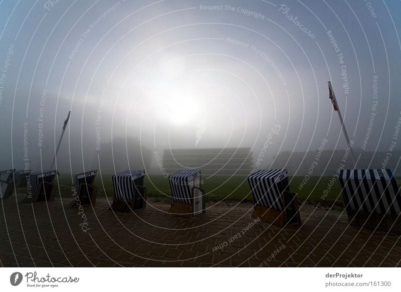Morgens auf Norderney - Idylle pur Sonnenaufgang Strandkorb elend Nebel hässlich Gebäude Hotel Betonklotz Nordsee Ostfriesland Langeweile