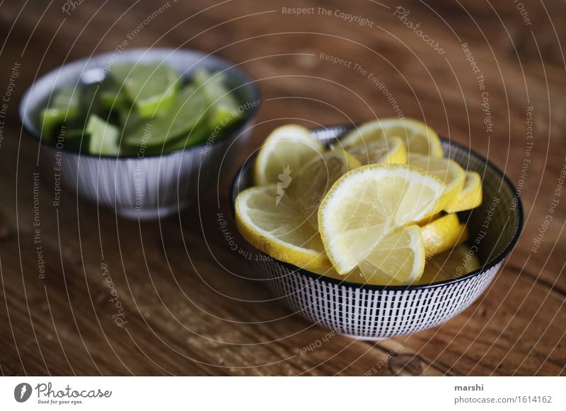 Zitronen & Limetten Lebensmittel Frucht Ernährung Essen Limonade Stimmung zitronengelb Limone sauer Geschmackssinn geschmackvoll Schalen & Schüsseln Farbfoto
