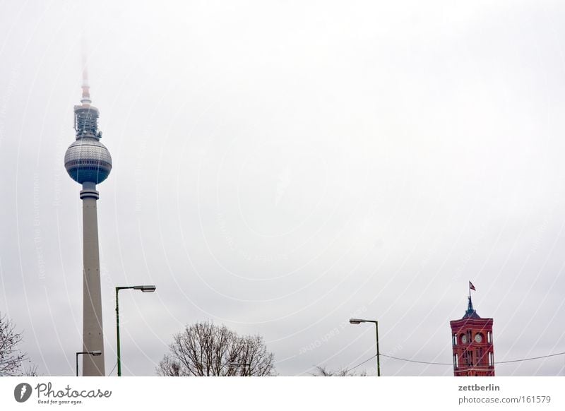 Palast der Republik (abgetragen) Berliner Fernsehturm Turm Alexanderplatz Hauptstadt Rotes Rathaus Senat Regierung Demokratie Wahrzeichen Horizont Regen Nebel