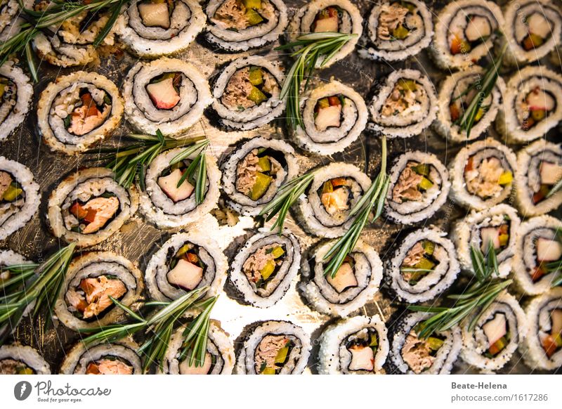 Genießen | Sushivariationen Lebensmittel Fisch Meeresfrüchte Ernährung Büffet Brunch Lifestyle Reichtum Handel Schalen & Schüsseln Diät Essen genießen