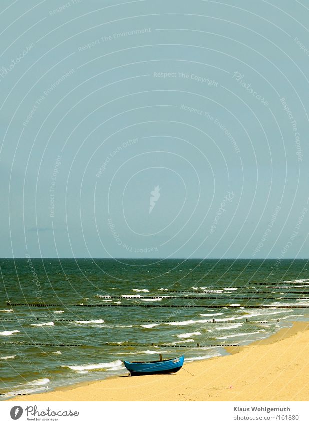 Einsames Boot am Strand der Ostsee auf Usedom Ferien & Urlaub & Reisen Freiheit Sommer Meer Wellen Umwelt Natur Landschaft Sand Himmel Wolkenloser Himmel