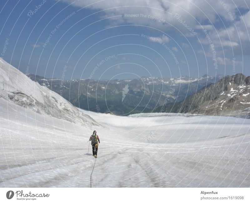Gletscher Klettern Bergsteigen Schönes Wetter Eis Frost Schnee Felsen Alpen Berge u. Gebirge Aiguille du Chardonnet Mont Blanc Gipfel Schneebedeckte Gipfel