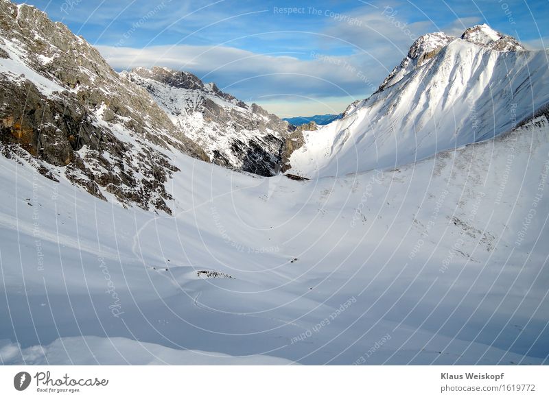 Spur im Eis Landschaft Winter Frost Schnee Felsen Alpen Berge u. Gebirge entdecken kalt blau weiß Willensstärke Einsamkeit Farbfoto Außenaufnahme