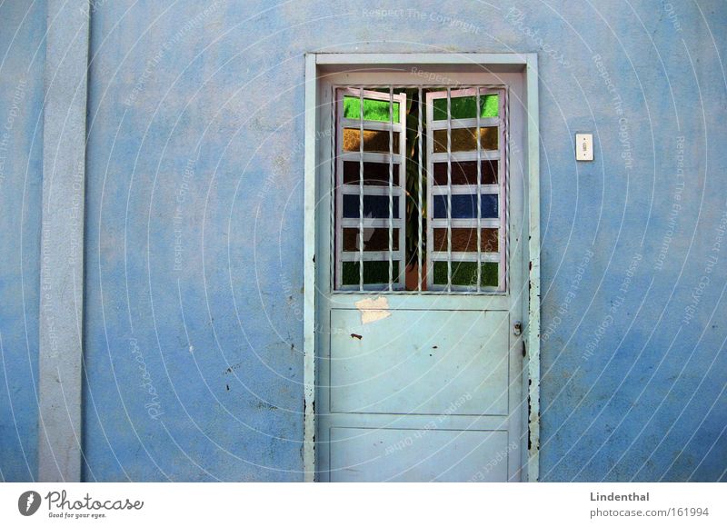 Blaues Haus mit Eingangstüre (Foto kaufen) blau Klingel mehrfarbig Glas modern foto kaufen bild kaufen blaues haus