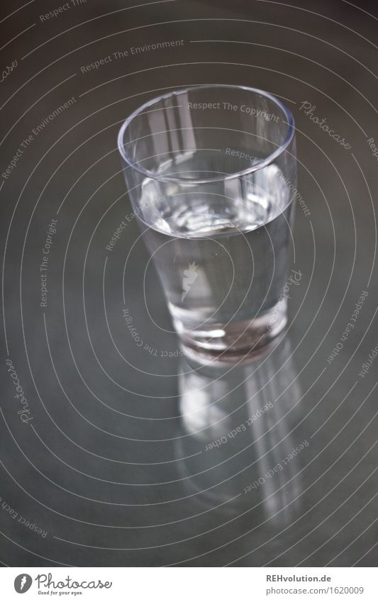 Wasser Getränk trinken Erfrischungsgetränk Trinkwasser Gesundheit lecker Sauberkeit Gesundheitswesen nachhaltig Natur Glas Glastisch durchsichtig deutlich kalt