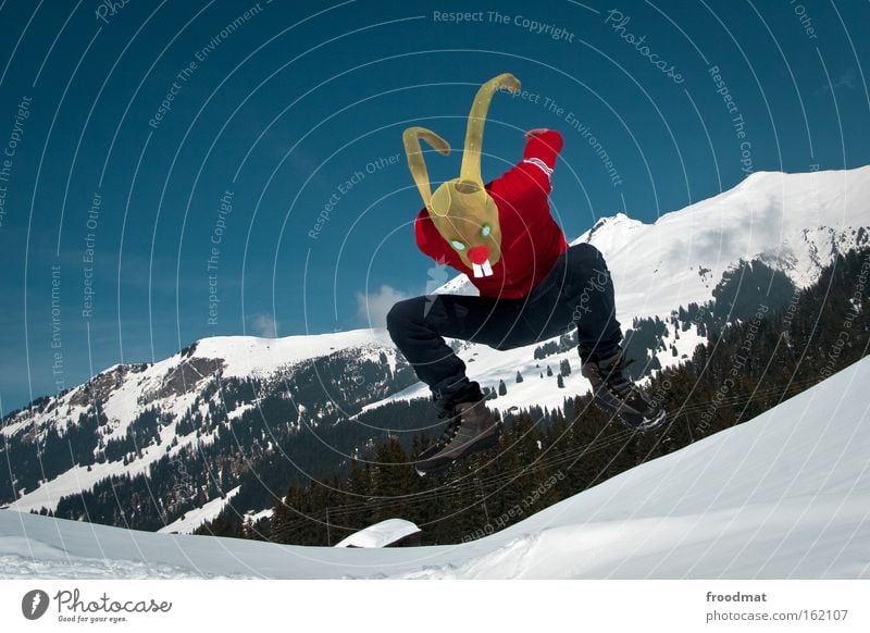 ostern hooray Schweiz Berge u. Gebirge Schnee springen Freude Maske verkleiden Ostern Osterhase Alpen lustig verrückt Strumpfhose Winter Hase & Kaninchen