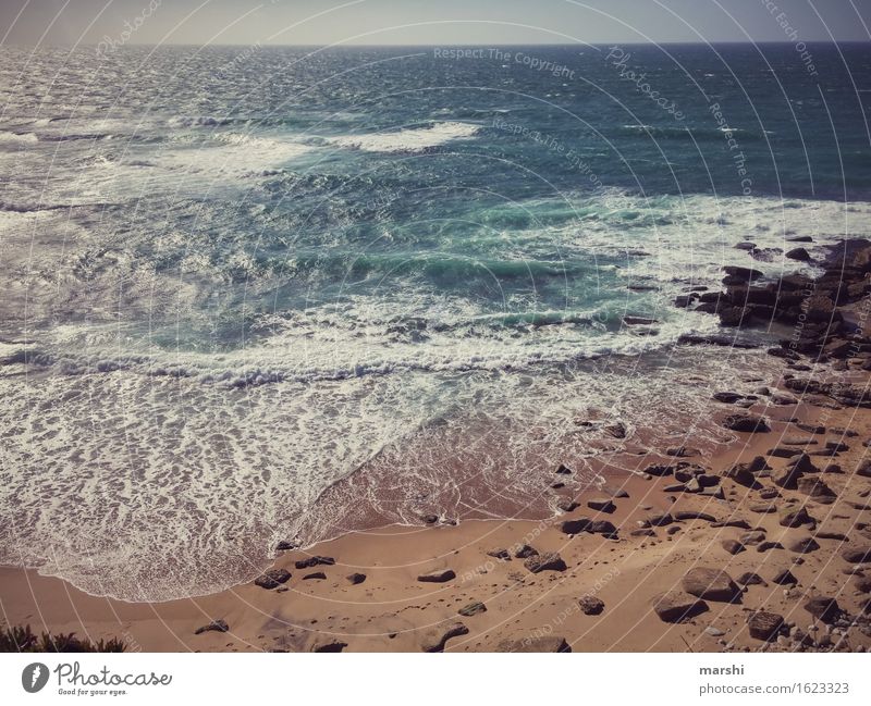 Salz auf meiner Haut Urelemente Wasser Sommer Klima Wellen Küste Meer Stimmung Strand Erholung Reisefotografie Portugal Atlantik Ferne Stein salzig Süden