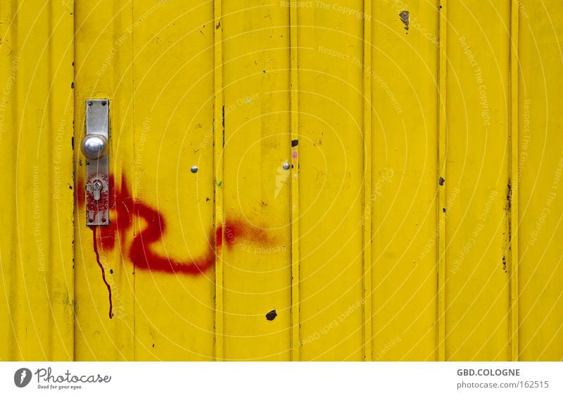 #FDDF00 gelb Tür Metall Strukturen & Formen rot Griff geschlossen Eingang Farbe Door closed