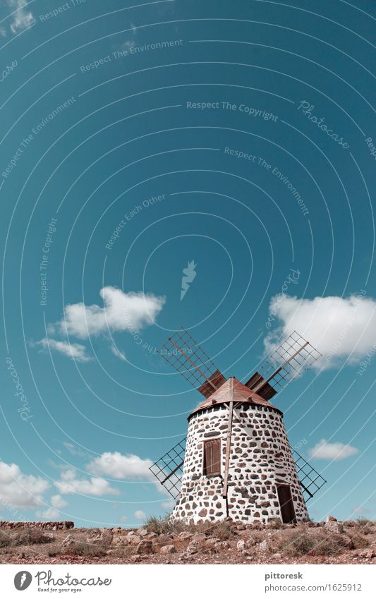 Wind VII Kunst Kunstwerk ästhetisch Mühle Windstille Windkraftanlage Windrad Windmühle Gebäude historisch Blauer Himmel Sommer Sommerurlaub Ausflugsziel