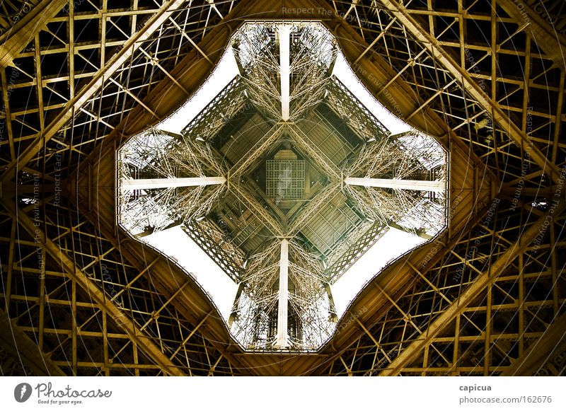 Eiffel Paris Stahl gold Architektur Weitwinkel Zukunft abstrakt Detailaufnahme Perspektive