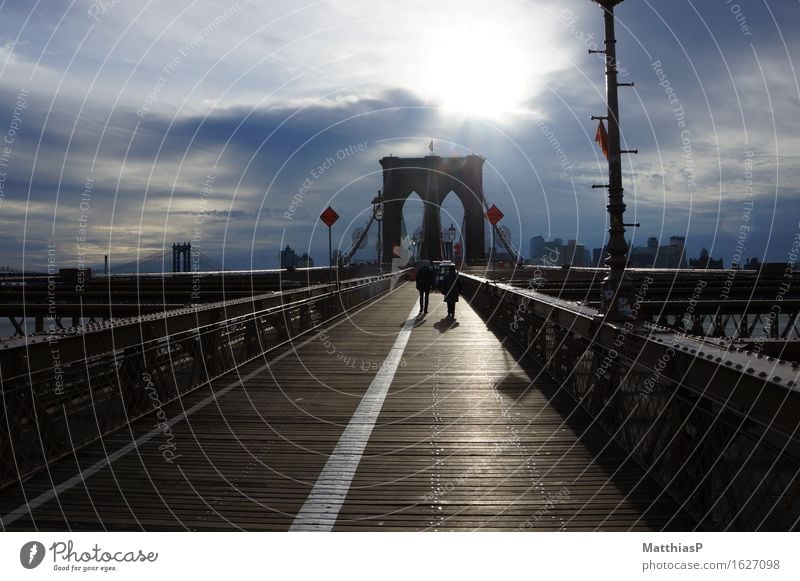 Brooklyn Bridge - New York City Lifestyle Reichtum Sightseeing Städtereise Architektur schlechtes Wetter Fluss Manhattan Amerika Stadt Bauwerk Sehenswürdigkeit