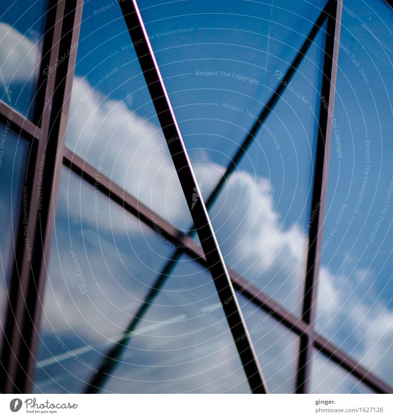 Köln UT | Kalk | Zuckerwatte Himmel Wolken Schönes Wetter Gebäude Architektur Fassade Fenster Stadt blau braun weiß Strebe kalt Zickzack kreuzen weich hoch oben