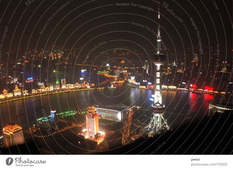 Shanghai by Night Nacht Oriental Pearl Tower China Erfolg Licht Farbe Shanhai der Bund Fluss 88 Stock