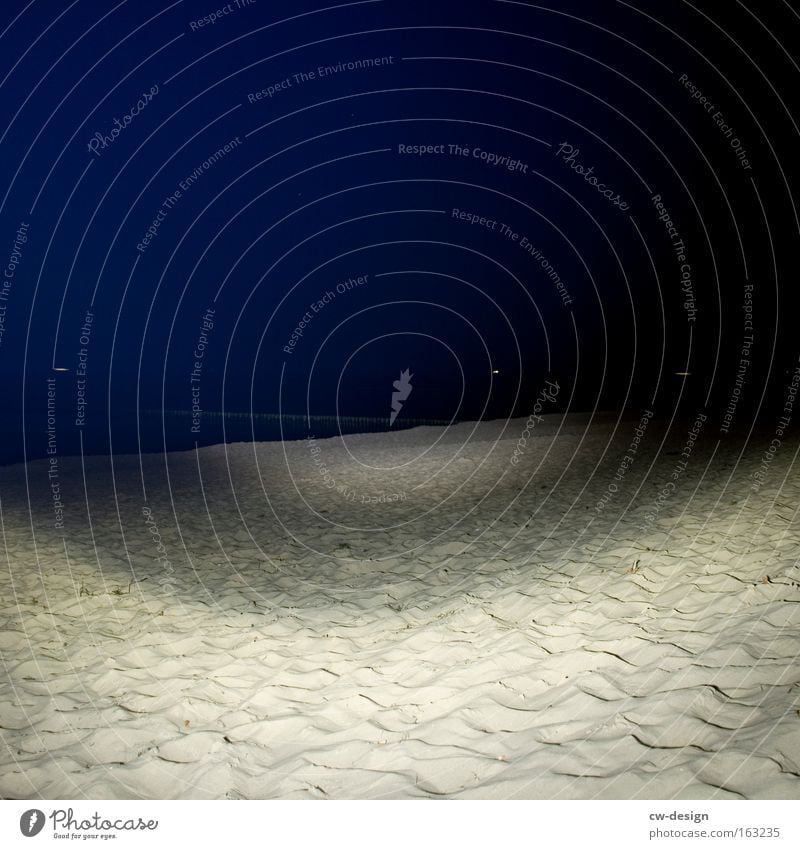 Die Nacht zum Tag machen Strand dunkel Dämmerung Ostsee See Sandstrand Ferien & Urlaub & Reisen Menschenleer Einsamkeit Beleuchtung Wasser Mondlandschaft Natur