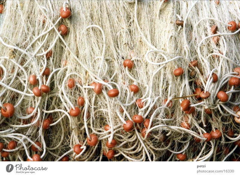 Fischernetze durcheinander Styropor rot weiß Handwerk Netz Angeln Nähgarn Seil