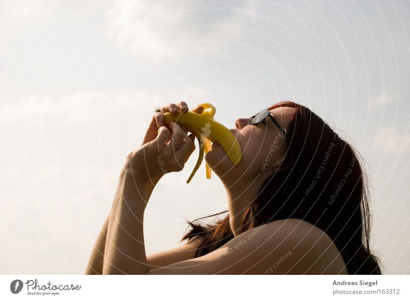 [Harusaki|DD] Und sie aß die Banane... Frau Ernährung Essen genießen Lebensmittel Picknick Frucht Zufriedenheit