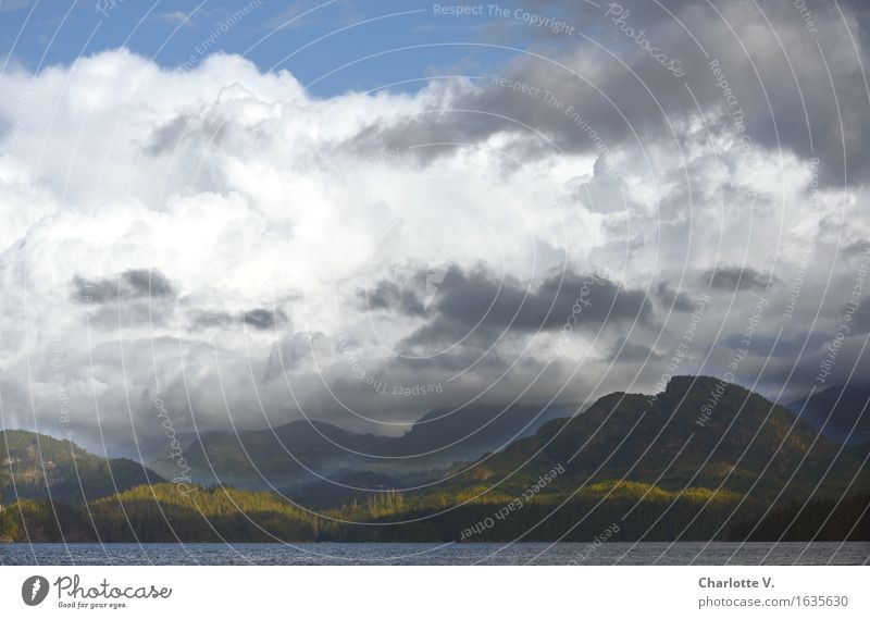 Ballungsraum Landschaft Urelemente Wolken Gewitterwolken Herbst schlechtes Wetter Berge u. Gebirge Küste Bucht Insel Vancouver Island Kanada Amerika hängen