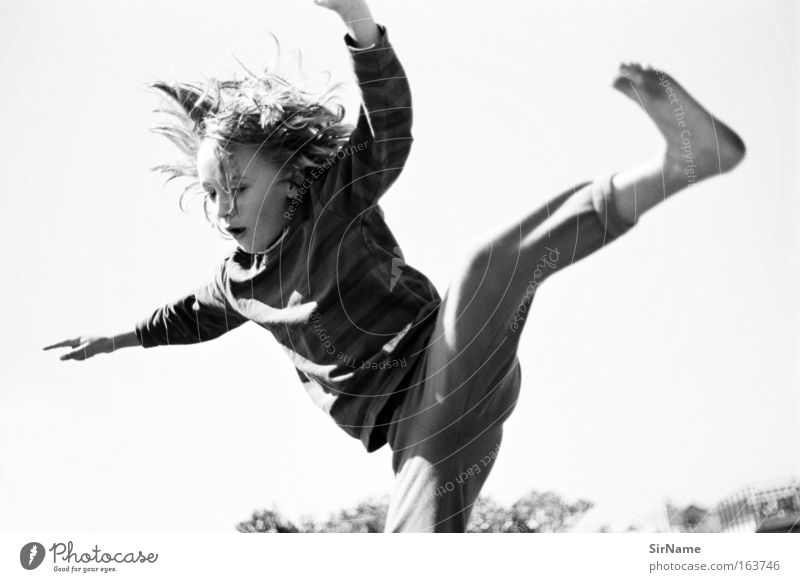 91 [weich fallen] Trampolin Kind Junge 8-13 Jahre Kindheit Bewegung Fitness fliegen Spielen springen toben Fröhlichkeit Glück wild Freude Euphorie entdecken