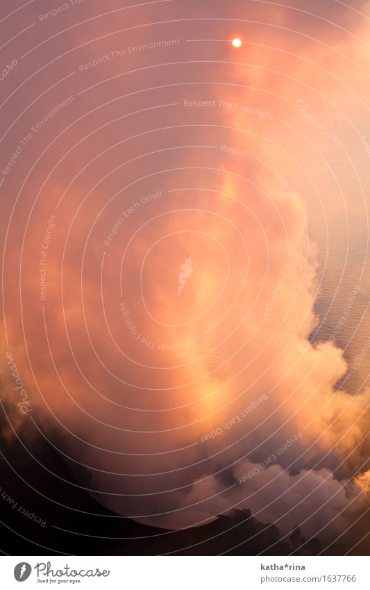 Vulcano Sunset . Sonne Vulkan Stromboli wandern violett demütig einzigartig erleben Rauch Rauchwolke Naturschauspiel Ereignisse Vulkanausbruch Vulkankrater