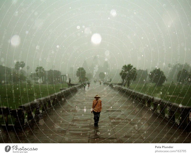 King of Cambodia maskulin 1 Mensch Wassertropfen schlechtes Wetter Regen Gewitter Park Angkor Wat Kambodscha Asien Bauwerk Architektur Sehenswürdigkeit