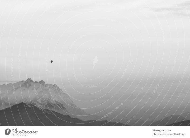 alone..... Natur Landschaft Himmel Horizont Herbst Winter Felsen Berge u. Gebirge Berg Säntis Gipfel Schneebedeckte Gipfel Denken fahren dunkel hoch seriös