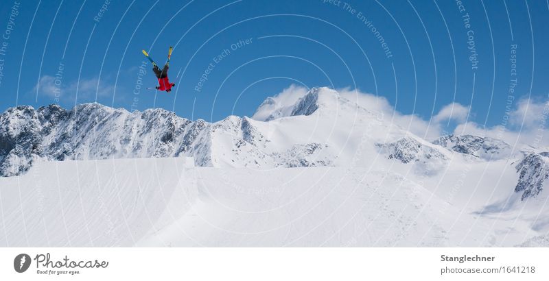 Flipen Sportler Skifahren Sportstätten Skipiste Funpark Schanze Landschaft Himmel Sonne Schönes Wetter Eis Frost Schnee Berge u. Gebirge Gipfel