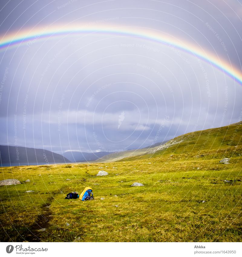 Himmel- & Erdenweg II Landschaft Sonnenlicht Schönes Wetter schlechtes Wetter Regen Wege & Pfade Regenbogen wandern blau grün Problemlösung Optimismus