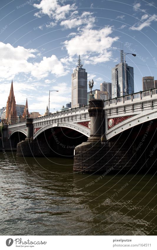 Melbourne Australien Stadtzentrum Skyline Menschenleer Hochhaus Bankgebäude Dom Brücke Bauwerk Gebäude Architektur Sehenswürdigkeit Wahrzeichen Denkmal alt